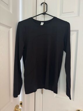 Brand NWOT Lululemon Swiftly relaxed Long Sleeve in Black Size 6